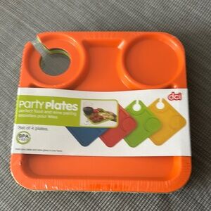 Dci Party Plates with Wine Glass Stemware Holder Plastic 8x8" (Set of 4)